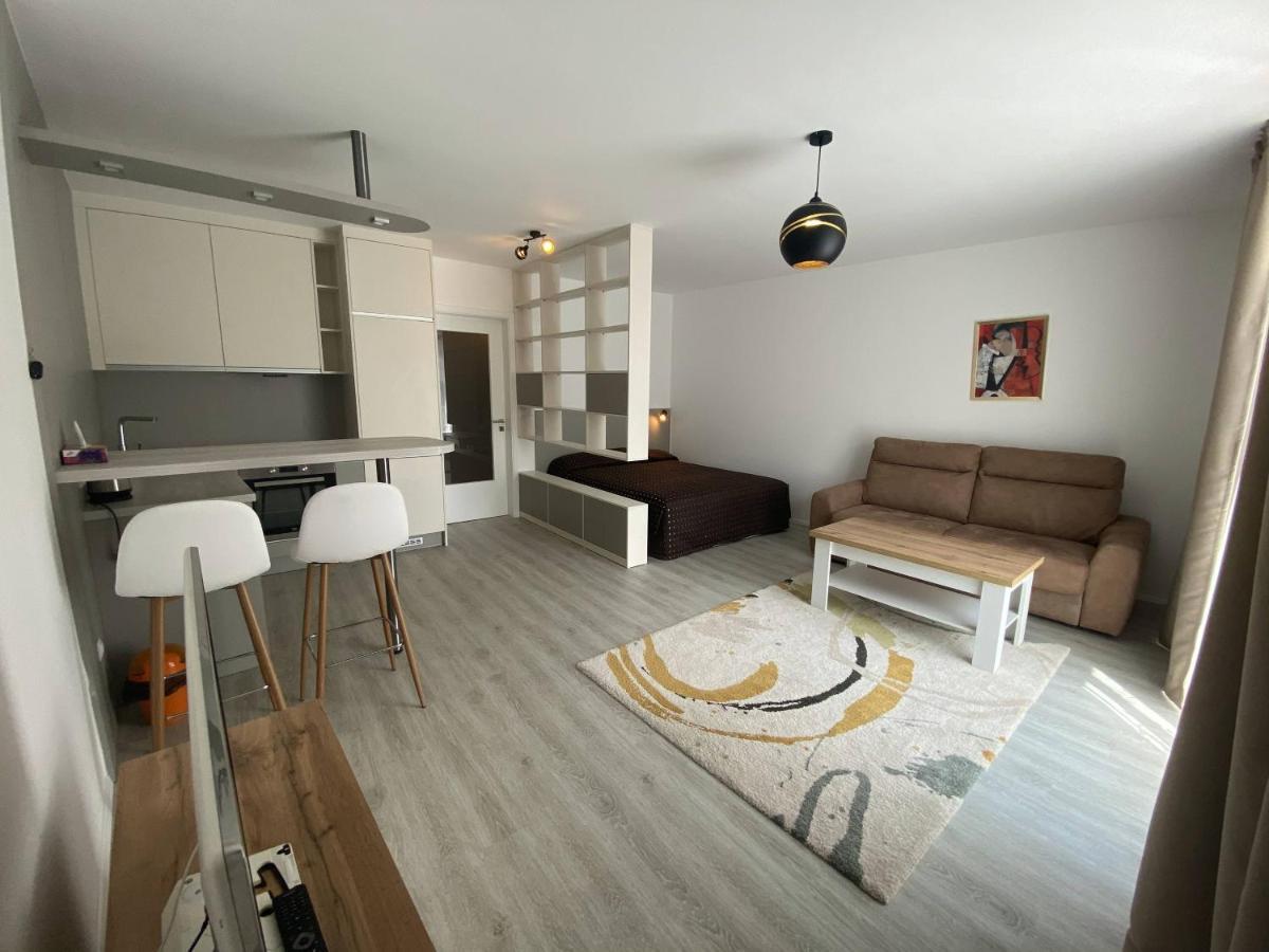 Seven days Smíchov Appartement Praag Buitenkant foto